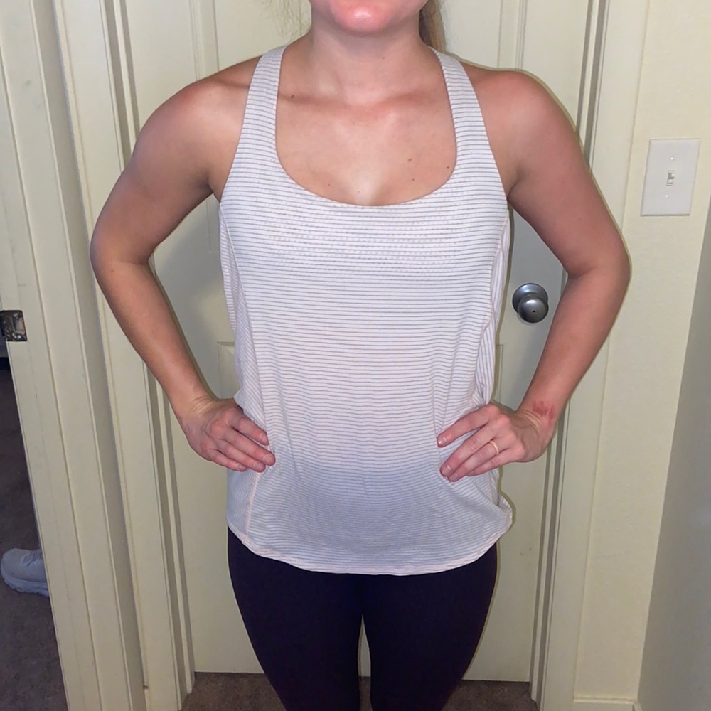 Lululemon workout top w built in bra